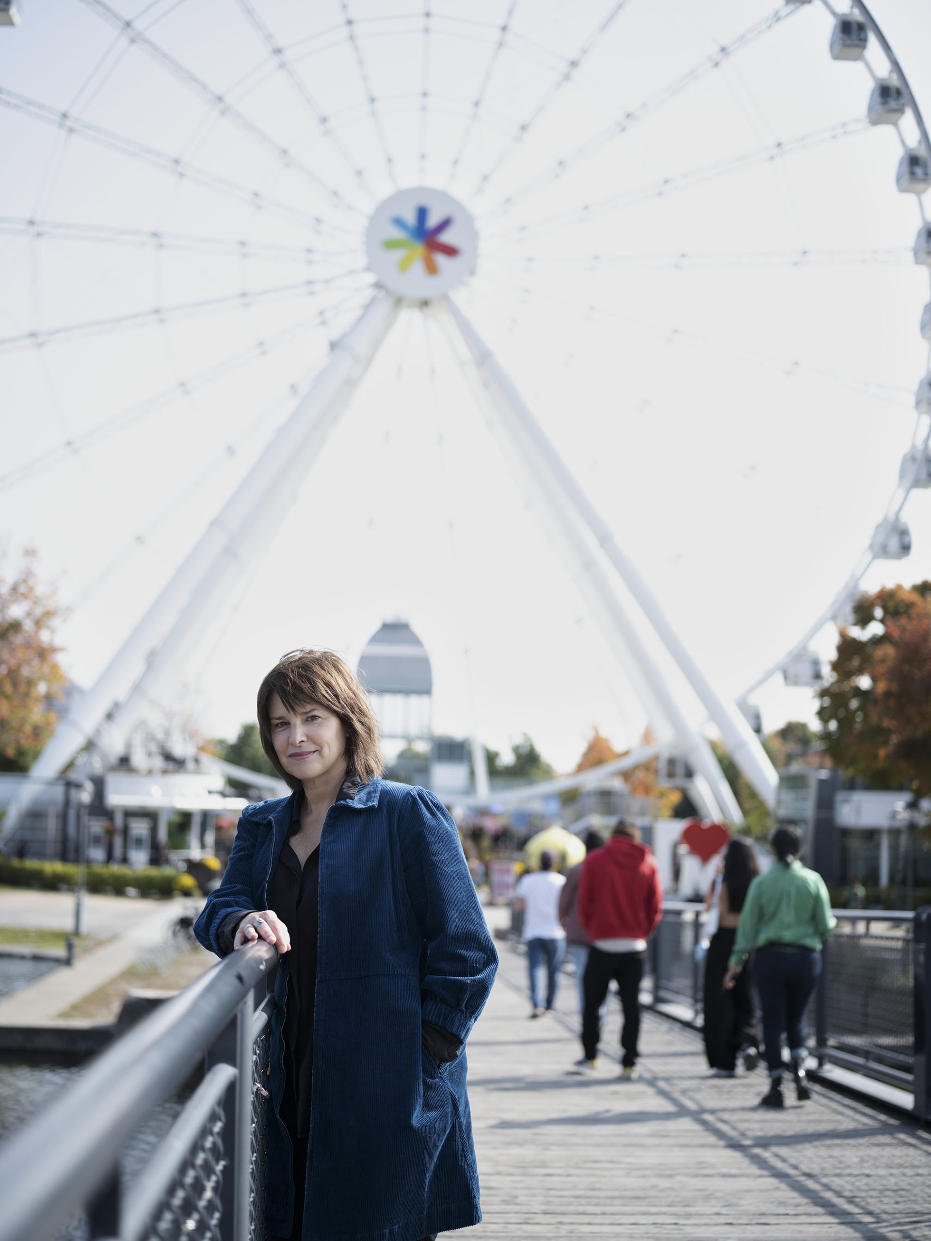 Photo d'Anouk Bélanger devant la grande roue de Montréal