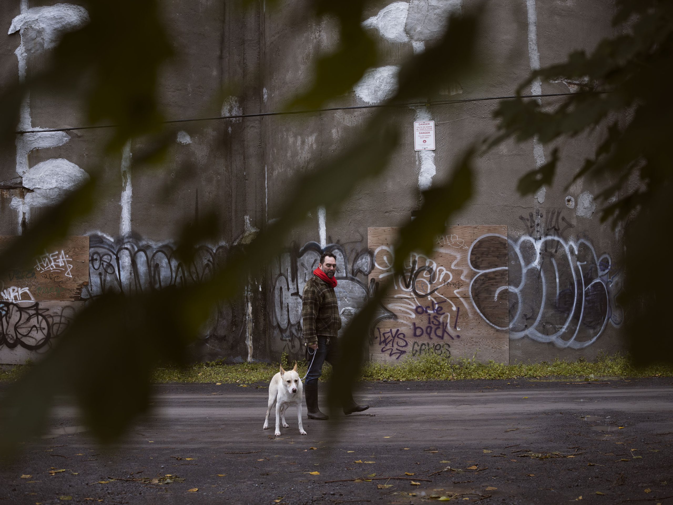 Photo d'Éric Létourneau avec son chien